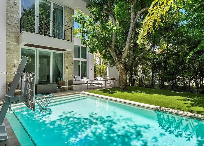 Villa Tranquil Luxe Modern Oasis With Private Pool In Miami Beach
